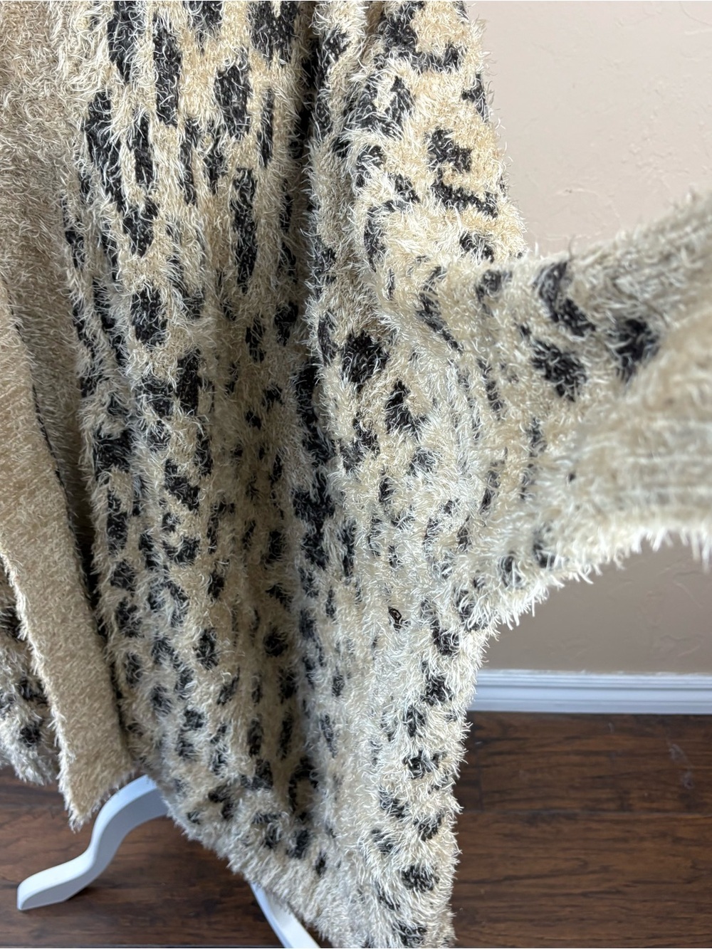 All Worthy Hunter Mcgrady Eyelash Cardigan Sweater Tan Open Animal Print 2X 3X - Picture 3 of 9